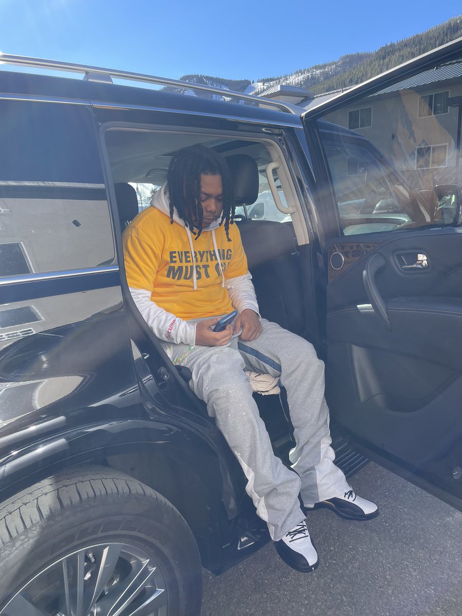 FlexGabbana's tweet photo. Go &amp; Get Ah Sack Li Nigga 💰🏁🏚 And Be All 🐐 U Can Be …🐬 I Use To Go To Sleep Hungry Didn’t Have Nan To Eat 💯 Nih I Gotta Smoke Ah Blunt Of Weed 🍭 Just To Eat 🐬  #BigJFK 💜🍩🏚 #SomebodytextTrent ❄️💰🤷🏾‍♂️ #LLMYPPl 🤞🏾 https://t.co/ksFyq1Zcmy