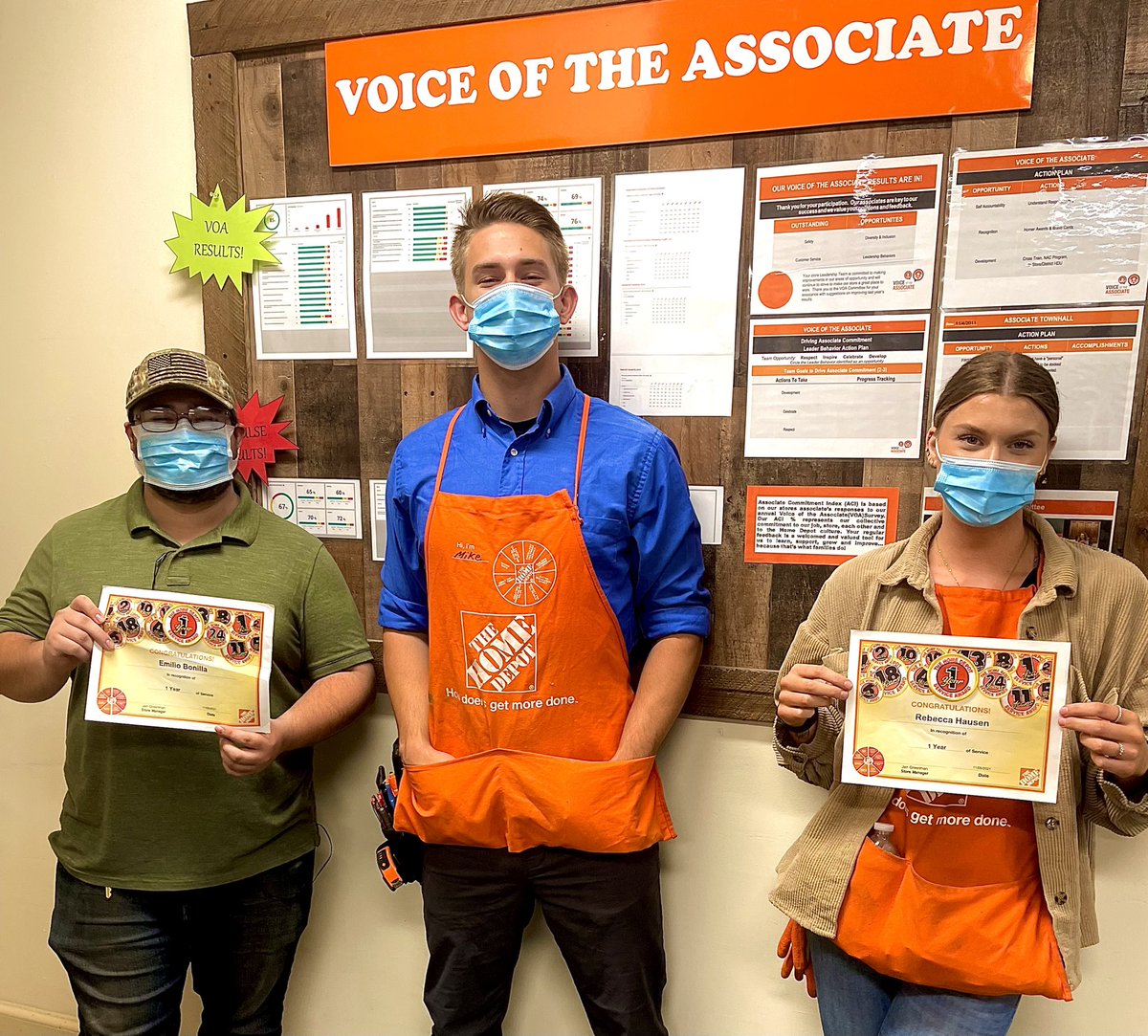 michael95741301's tweet photo. Great way to end the week with Rosario on nights training our newest member on the freight team, along side with some of my garden associates reaching there 1 year mark Great work🤙 @Steven_Mousseau @GreenmanJen @AnabelHomer @Alina_8987 @DavidSalyer8987 @watkinsh89 https://t.co/t7A0Cn3hFb