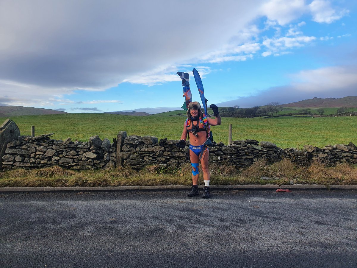 stridingedge1's tweet photo. @speedomick @DrSiobhanReilly @PAPYRUS_tweets Absolutely legend giving the Papyrus riders a shout out...3 degrees! Cheers Speedo! https://t.co/spt4fRVnae