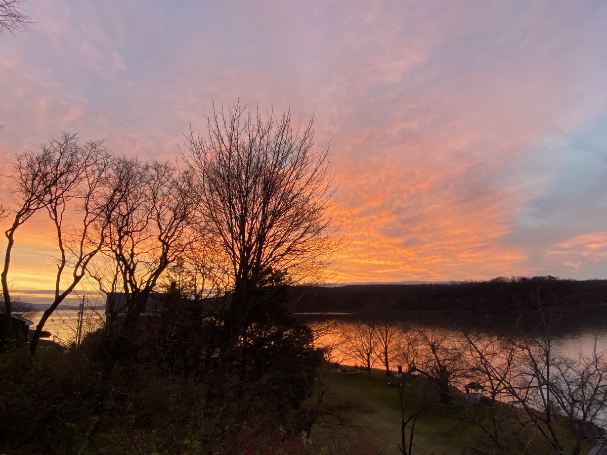 No filter. No foolin’ 🌅😎💕 … … … #sunday #sunset #newhamburg #december #hudsonvalley #beauty #poughkeepsie #gratitude #love #jonnaspilborlaw #spilborbeach