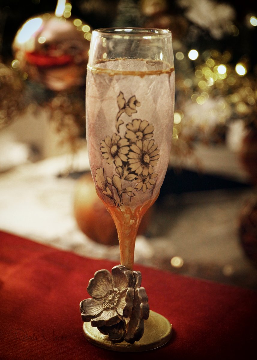roberta_marone's tweet photo. Give your #Christmastable a classy touch with #decoupage and #woodubendmouldings. #woodubend https://t.co/Xtv3jSwPKn