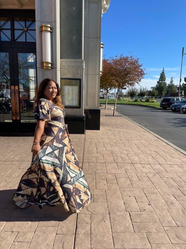 samsonleefiji's tweet photo. #SLFijiSpotted in Sacramento, Agalelei wearing our Tapa Wrap dress~ 🤎🤎🤎 #MadeInFiji #Fijifashion #Pacificfashion #Tapaprint #Fijidesigned https://t.co/4Ed7KgQtRj