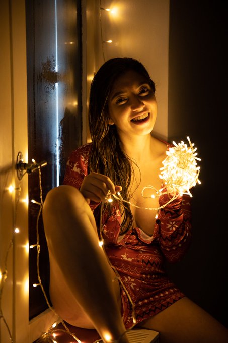 I love this season with lights everywhere!!   📸 MH ❤️😘🥰!!   #december #christmastime #lights #shine #smile<a href="/tag/smile"class="tags"><span>#smile</span></a><a href="/tag/shine"class="tags"><span>#shine</span></a><a href="/tag/sundayvibes"class="tags"><span>#sundayvibes</span></a><a href="/tag/winter"class="tags"><span>#winter</span></a><a href="/tag/lights"class="tags"><span>#lights</span></a><a href="/tag/december"class="tags"><span>#december</span></a>