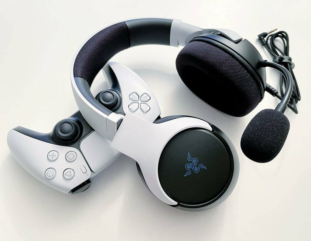 offblink's tweet photo. Mon nouveau casque gaming filaire : le Kaira X de chez @razer aux couleurs de la PS5 🎧
.
🐍 follow @offblink 🐍
.
#razer #kairax #kaira #razerkairax #headset #casque #gaming #games #videogames #jeuxvideo #instagaming #instagamer #videogameaddict #gamer… https://t.co/M3Q0QXJRjS https://t.co/S5ppvnuNCP