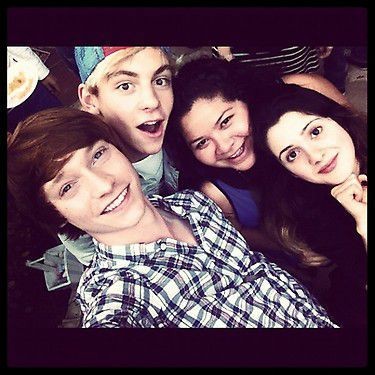 minjilunn's tweet photo. It's amazing that 10 years have already passed since the first episode, it was one of the best Disney Chanel series, I always remember you very fondly, I love you all and thank you for being part of one of the most beautiful stages of my childhood:')
#10YearsOfAustinAndAlly https://t.co/dGeLiHrEwY