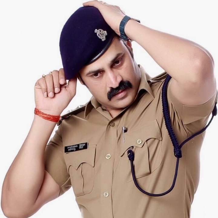 DSarfarosh's tweet photo. इलाहाबाद विश्वविद्यालय के सीनीयर बड़े भाई @cop_anirudha जी हम सब आपके साथ हैं......
#ISupportCopAniruddha https://t.co/KUOZ7IUxLY