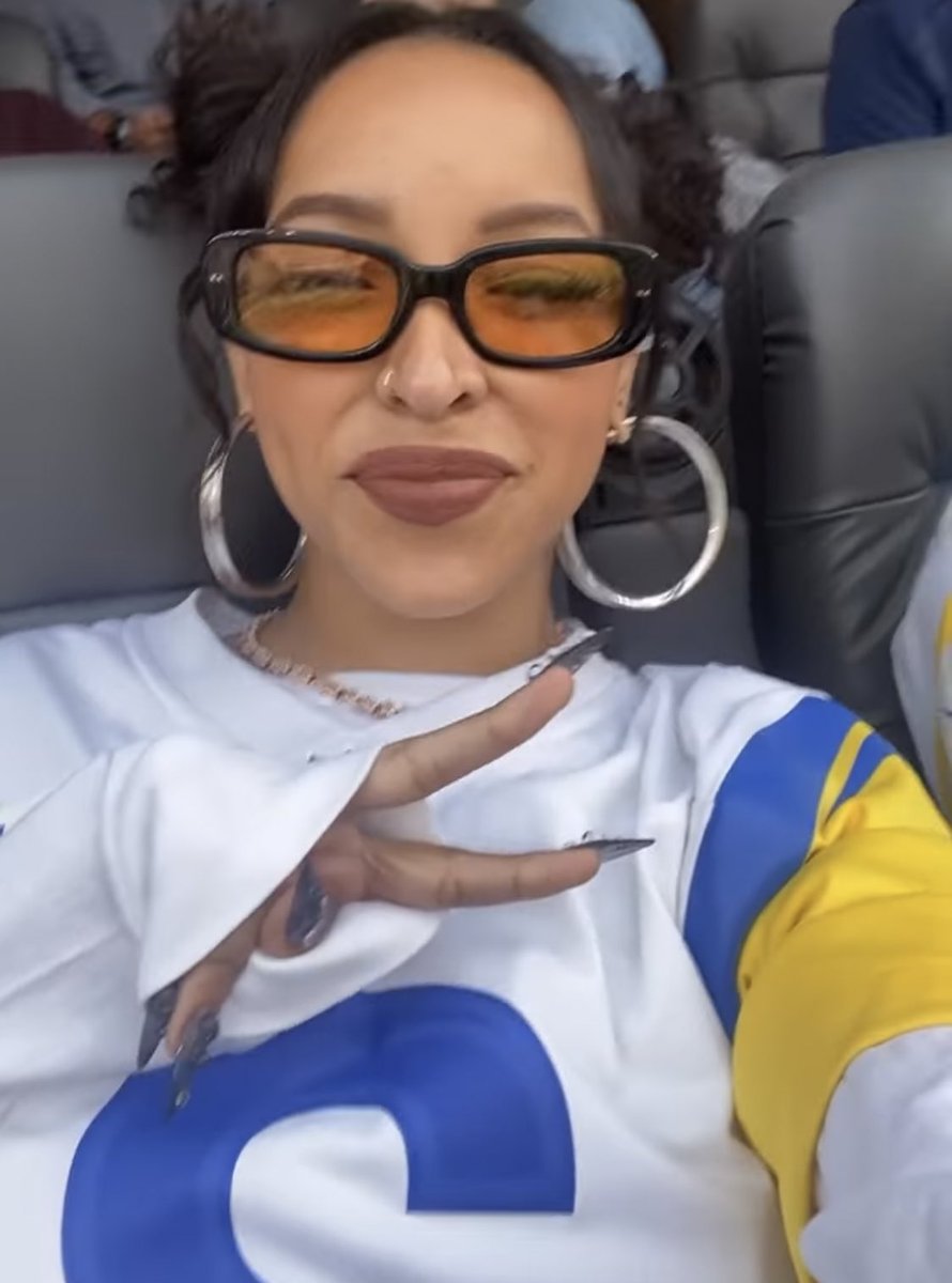 nashedaiIy's tweet photo. a mood, a vibe https://t.co/AwhwU6JYhG