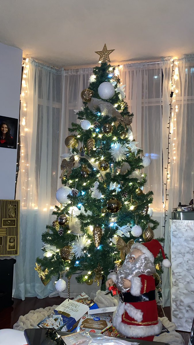 VictoriaaSmallz's tweet photo. joy 🥰🤍🎄❄️☃️ https://t.co/zLEkJi3Ta6