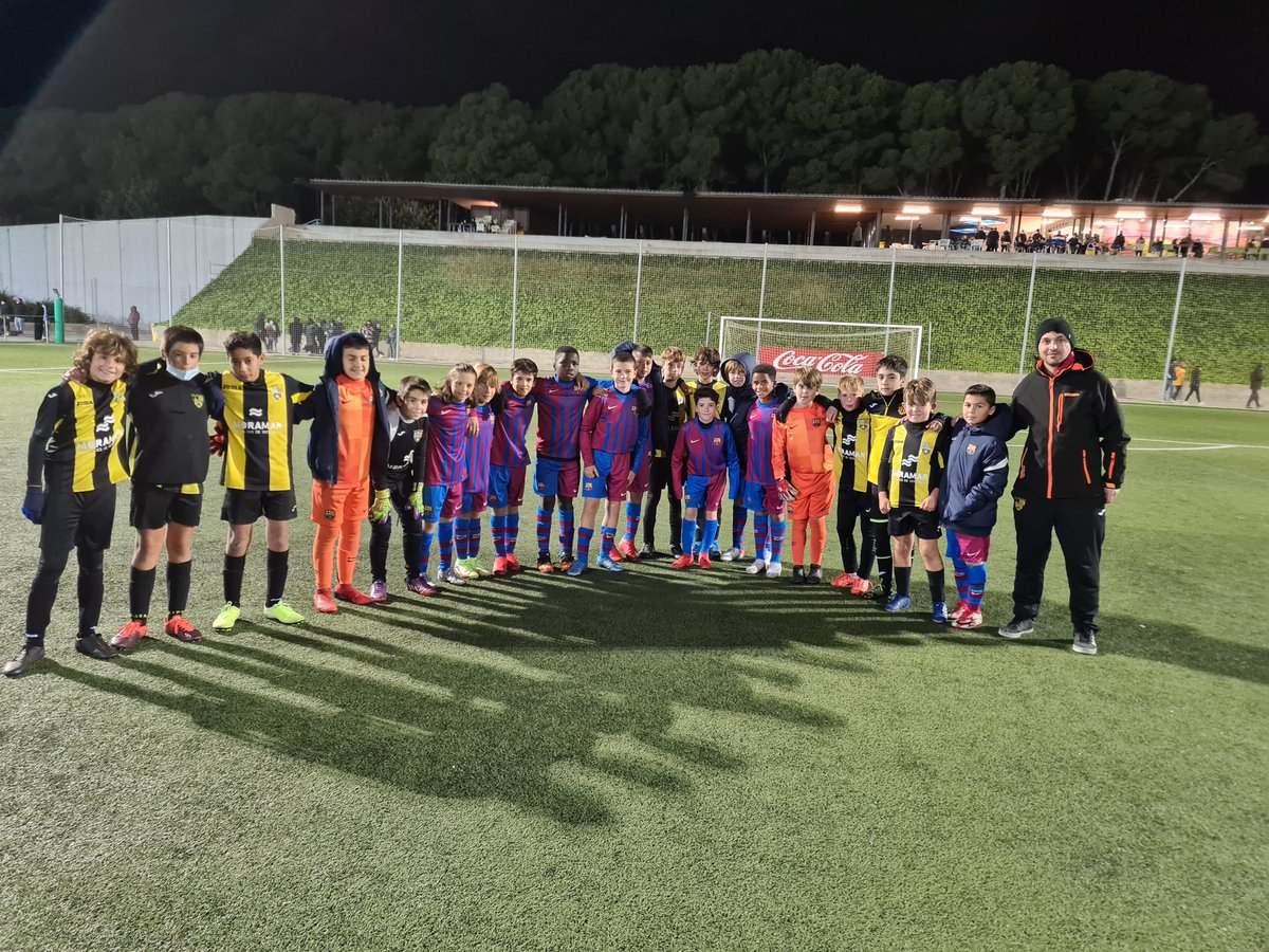 CEAltafulla's tweet photo. 🏆 On Sports Winter Salou 2021!
Aquest matí l'Aleví A ha jugat contra el @realvalladolid 🤩
A la tarda s'ha enfrontat al @FCBarcelona_cat 🤗
Demà torn per @acatecalicante!🥳
A per les semis!
Noves experiències, portant el nom del club i del poble més enllà!
Amunt #Atafulla! https://t.co/BO0h5zOP3p