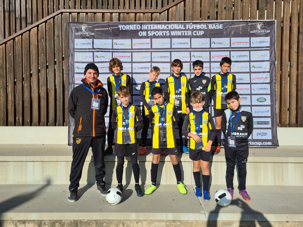 CEAltafulla's tweet photo. 🏆 On Sports Winter Salou 2021!
Aquest matí l'Aleví A ha jugat contra el @realvalladolid 🤩
A la tarda s'ha enfrontat al @FCBarcelona_cat 🤗
Demà torn per @acatecalicante!🥳
A per les semis!
Noves experiències, portant el nom del club i del poble més enllà!
Amunt #Atafulla! https://t.co/BO0h5zOP3p