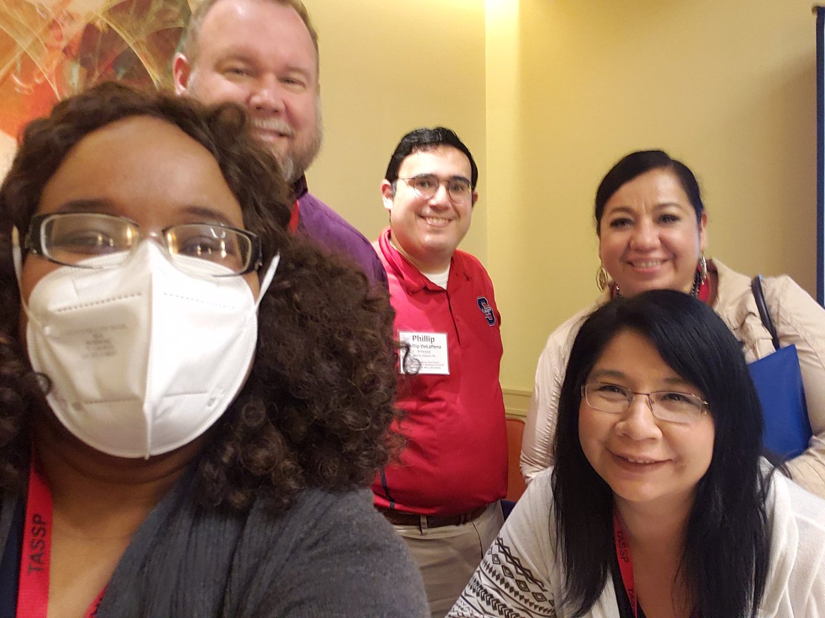 nnekamcgee's tweet photo. Putting in work with our awesome @ssaisd principals on Sunday! Having a wonderful time learning at the @TASSP1 Fundamental 5 Conference. #ThinkBig #ThinkPositive #ThinkForward https://t.co/GzGwJhi7wW