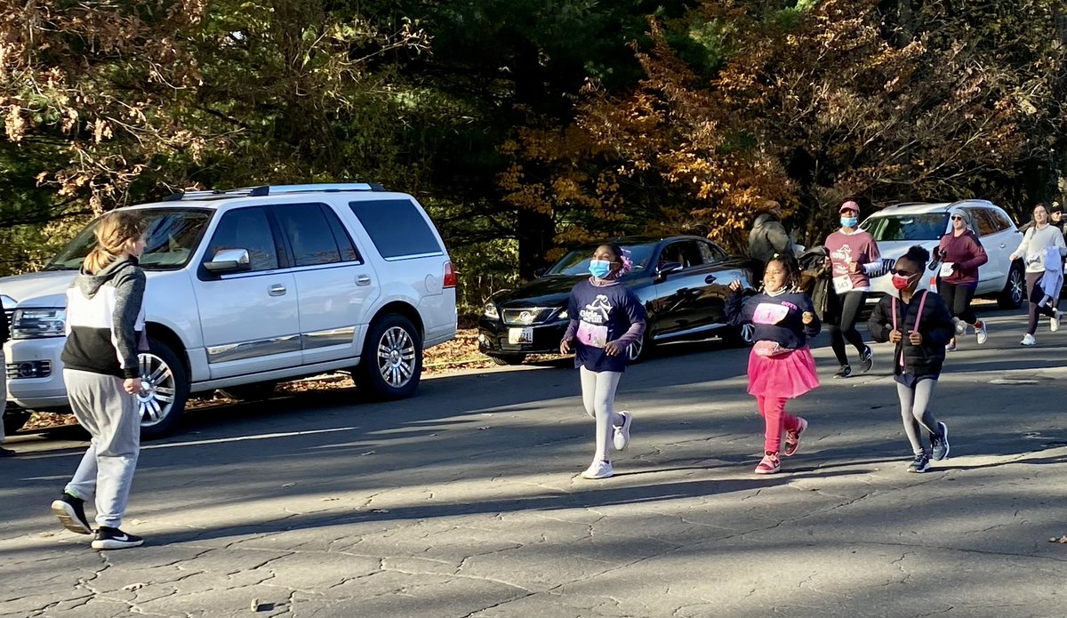 solleykerr's tweet photo. Congratulations to all the Girls on the Run!  You can see their star power! @SolleyAACPS https://t.co/H9tZiNkFpb