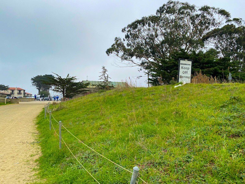 airwin_nl's tweet photo. Seen on the trail⦠#RunChatHunt #runchat #trailsign https://t.co/r1Wdnc9C4b
