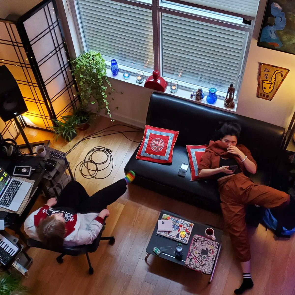 RoamToronto's tweet photo. Today's co-writing pod feeling all the feelings: outbursts of joy while working on a very sad song. Providing a work space where women & queer IBPOC can
*C R E A T E F E A R L E S S L Y* is deeply satisfying.
@songwritersofCa
#prosongworkstoronto
#prosongworks2021 https://t.co/irXMHXmlcw