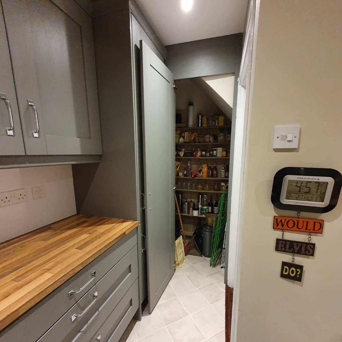 MFKandR's tweet photo. #deansgrange kitchen with dark grey shaker doors and walnut worktop with a walk in larder #MFkandR https://t.co/jzlYi6k2iF