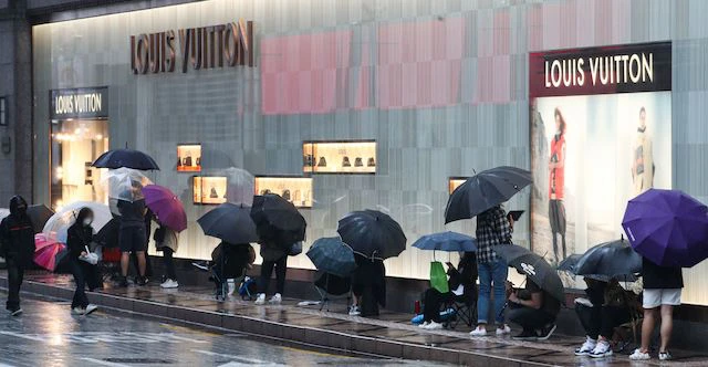 lukeyusd's tweet photo. MZ generation doesn't have a lot of money, they like Korean brands
Consumption of luxury goods in Korea is on the rise as the MZ generation increasingly shows a love and understanding of branded goods. https://t.co/4ajV4dHLQW