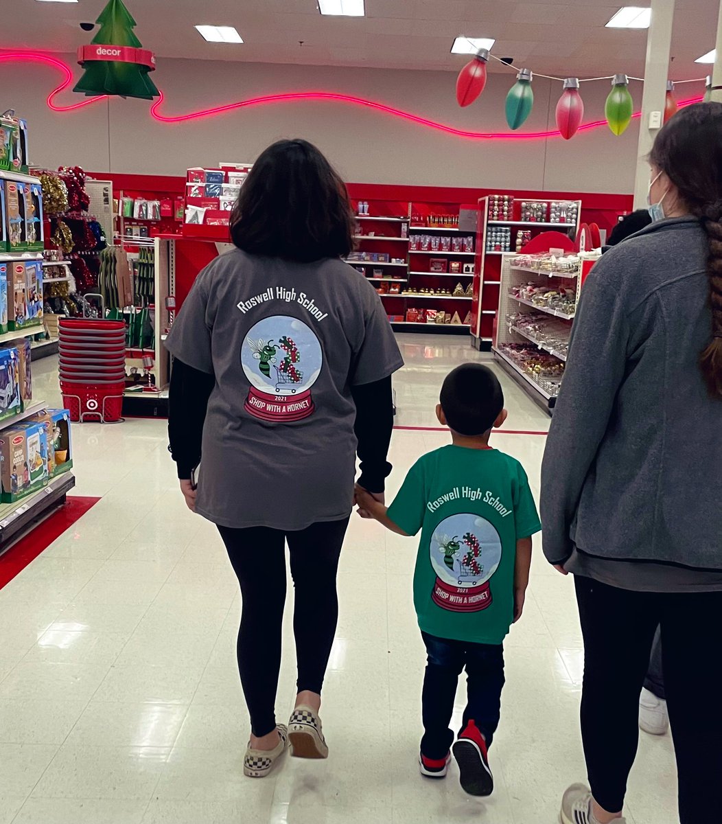 RachSocialWork's tweet photo. 💝Today may have been one of my absolute favorite days as a social worker! @RoswellHighSch students took @vickerymill kiddos shopping at @Target for “Shop With A Hornet”-giving each little $100 to buy🎁 for their family &amp; themselves. Then helped them wrap them &amp; got to know them! https://t.co/hHUer0wuM0