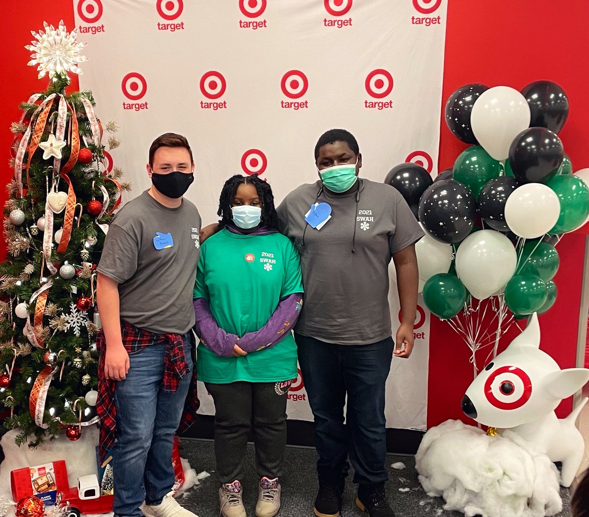RachSocialWork's tweet photo. 💝Today may have been one of my absolute favorite days as a social worker! @RoswellHighSch students took @vickerymill kiddos shopping at @Target for “Shop With A Hornet”-giving each little $100 to buy🎁 for their family &amp; themselves. Then helped them wrap them &amp; got to know them! https://t.co/hHUer0wuM0