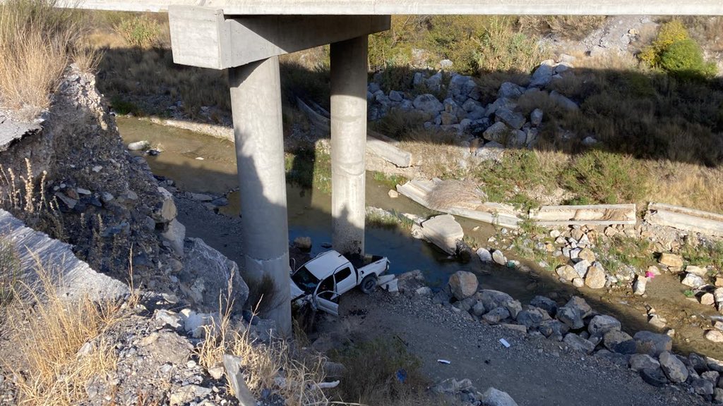 svtlmautos's tweet image. Cerrado los Chorros por accidente grave.