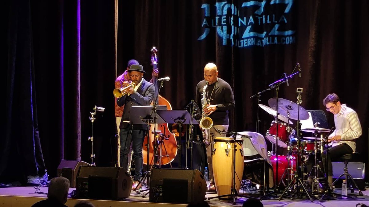 alternatilla's tweet photo. Avui Sa Congregació de sa Pobla ha acollit el gran concert dels Vistel Brothers, que estrenaven el seu últim àlbum de cançons composades durant el confinament. https://t.co/OzLBVVOW0k