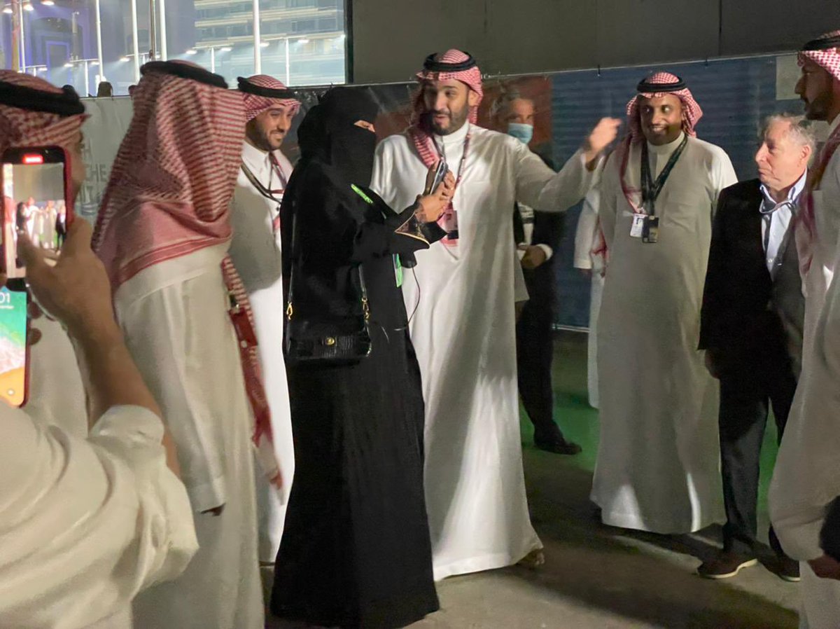 4s11111's tweet photo. افخم واجمل سلفي بالعالم مع ولي العهد محمد بن سلمان الله يحفظه ويطول بعمره 
في سباق الفورملا ١ في جدة ..

 #ولي_العهد  

https://t.co/9PN67FEW8P…

 #افخم_سيلفي_بالفورمولا1 https://t.co/cnPJ80QXwq