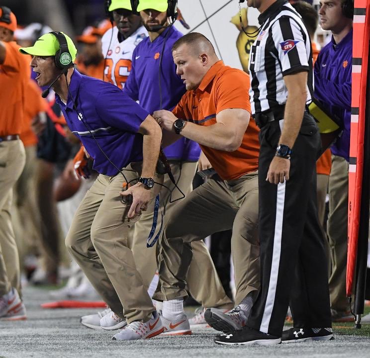 darienrencher's tweet photo. The Clemson Family right now 😂: https://t.co/sGJ9Rd7l2U