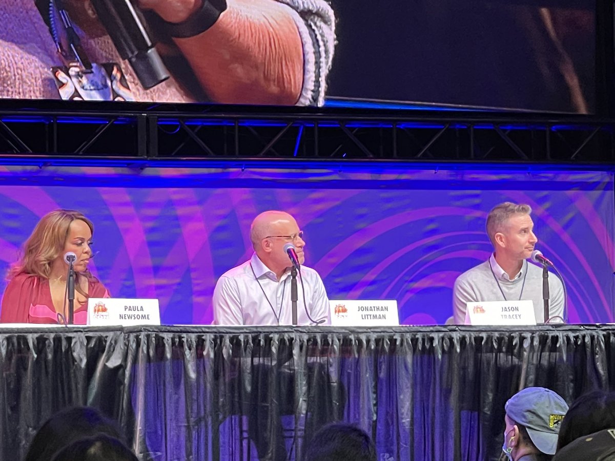ThatsITLA's tweet photo. Some of the cast of @csivegas on stage at #LAComicCon talking about the revival and season finale of the show. @SanitySpace #csivegas #jasontracey #jonathanlittman #mattlauria #paulanewsome #melrodriguez #csi #lasvegas https://t.co/M7h6kqFjPx