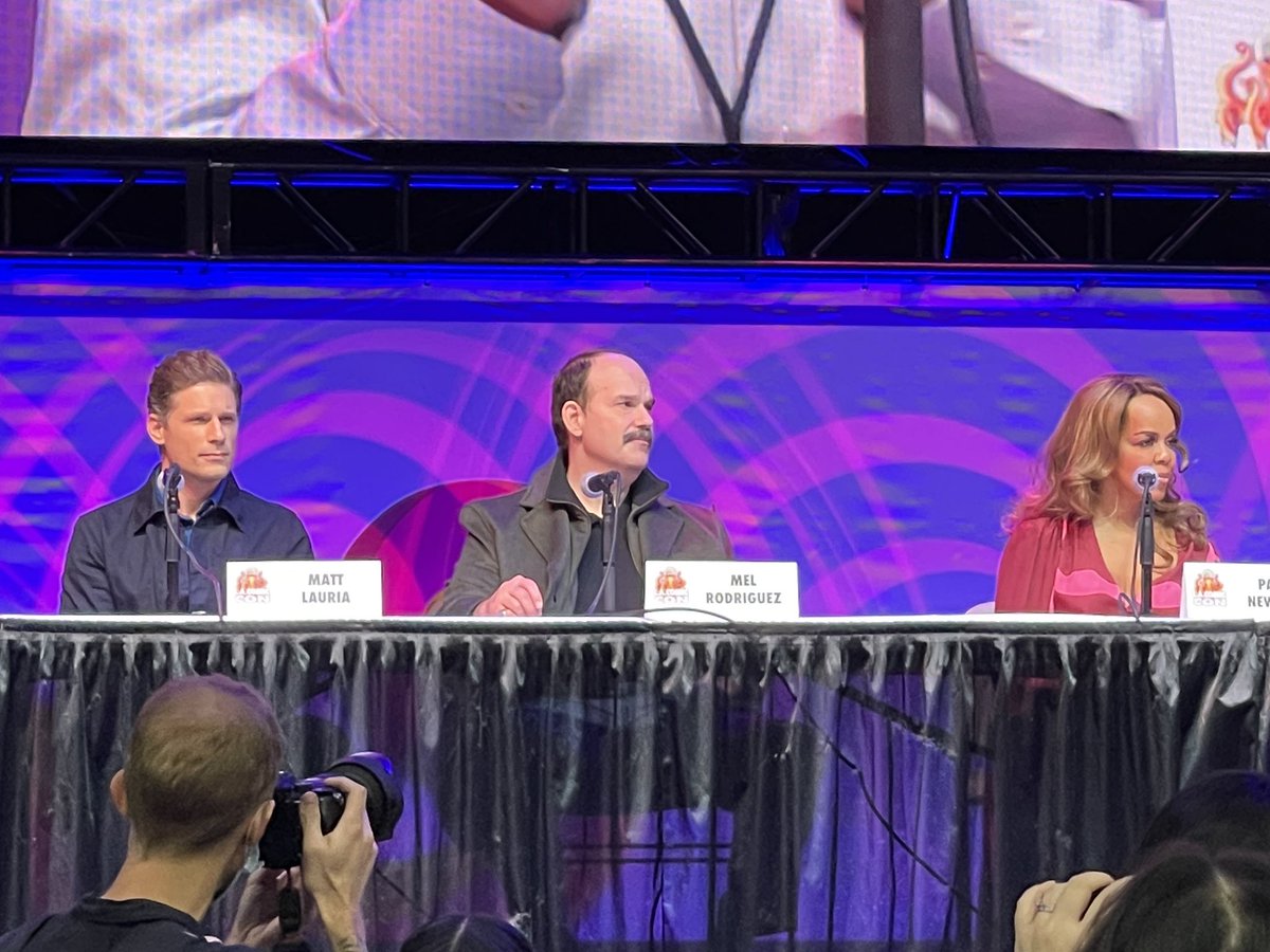 ThatsITLA's tweet photo. Some of the cast of @csivegas on stage at #LAComicCon talking about the revival and season finale of the show. @SanitySpace #csivegas #jasontracey #jonathanlittman #mattlauria #paulanewsome #melrodriguez #csi #lasvegas https://t.co/M7h6kqFjPx