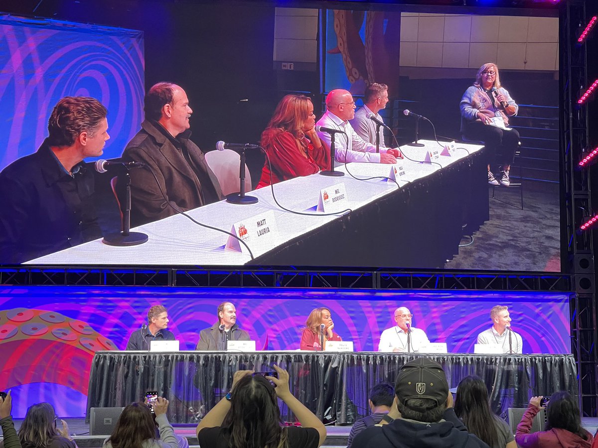 ThatsITLA's tweet photo. Some of the cast of @csivegas on stage at #LAComicCon talking about the revival and season finale of the show. @SanitySpace #csivegas #jasontracey #jonathanlittman #mattlauria #paulanewsome #melrodriguez #csi #lasvegas https://t.co/M7h6kqFjPx