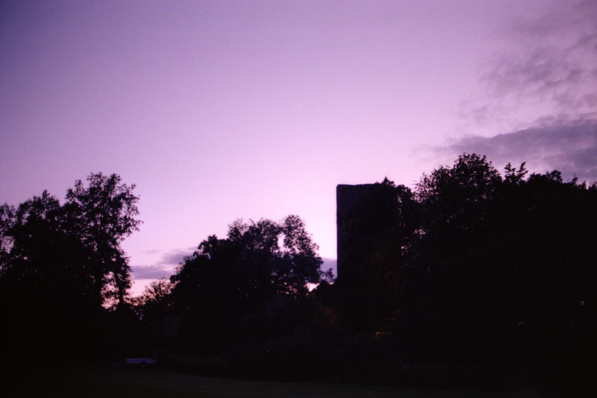 f3lis_catus's tweet photo. City walls of Stadt Blankenberg.
(Nikon FE10, Sigma High-Speed Wide 28mm f/1.8, Kodak Gold 200. 1/30s, f/1.8.)
.
#tower #citywalls #sunset #hennef #blankenberg #colournegative #analogphotography #filmphotography #filmisnotdead #nikonfe10 #sigmahighspeedwide28mmf18 #kodakgold200 https://t.co/MfwnAqdndI