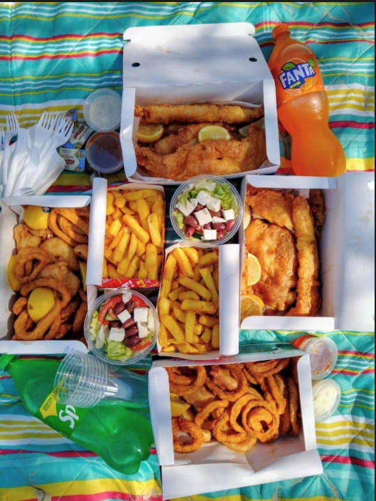 MaximusCampers's tweet photo. BEST CHEAP EATS ON THE GOLD COAST!
#Fishandchips on the #beach is an #Australiantradition
& #CharisSeafood is keeping this #tradition alive.
Head to the #waterfrontlocation to grab yourself some #batteredfish & bring it to the #goldensand nearby.
#Theperfectlunch! https://t.co/2jbPIDvSZ7