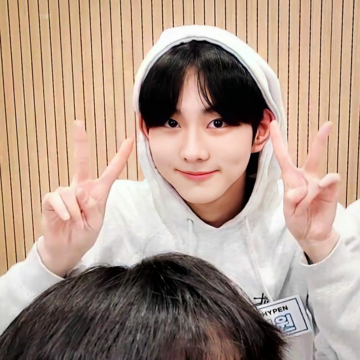 Soler_luvs's tweet photo. Engene no olvide votar ^^
I vote for #MAMAVOTE #enhypen ♡︎ https://t.co/oids1dVhoW