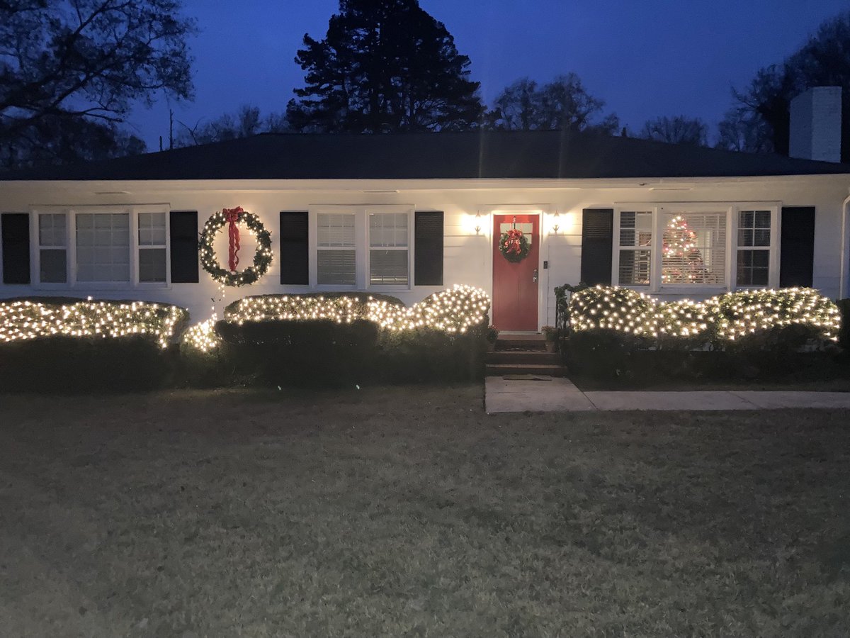 sdmoore233's tweet photo. If Clark W. Grizwold can figure out electrical wiring in the dark, so can Sam Moore. 
#MerryChristmas https://t.co/kb4RYRQ0Fr
