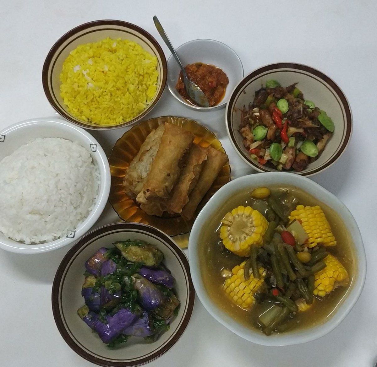 TriSuwanti20's tweet photo. Assalamualaikum selamat pagi...sini mampir ke lapak bude.insyaalloh kita saling menyapa dan mendoakan si reply yan.jangan sungkan pasti di bales.nah sarapan kali ini udah siap ayooo ...jgn lupa bahagia ya https://t.co/HsZKvtb530