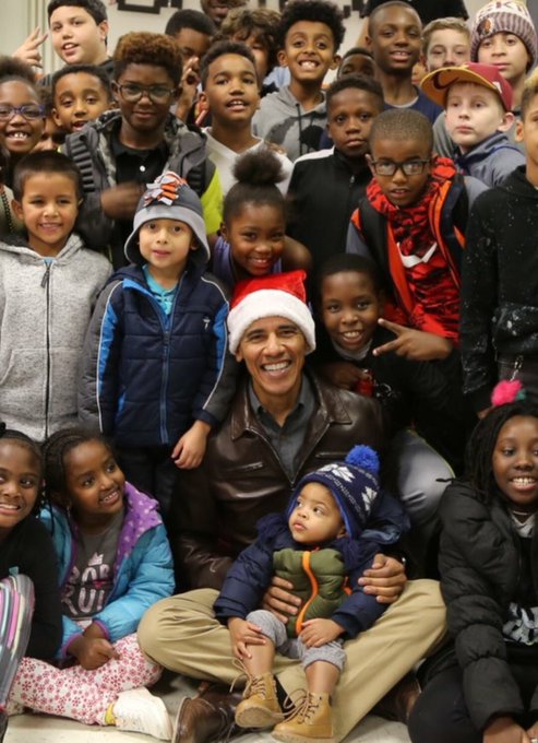 How Republicans vs Democrats celebrate the holidays.