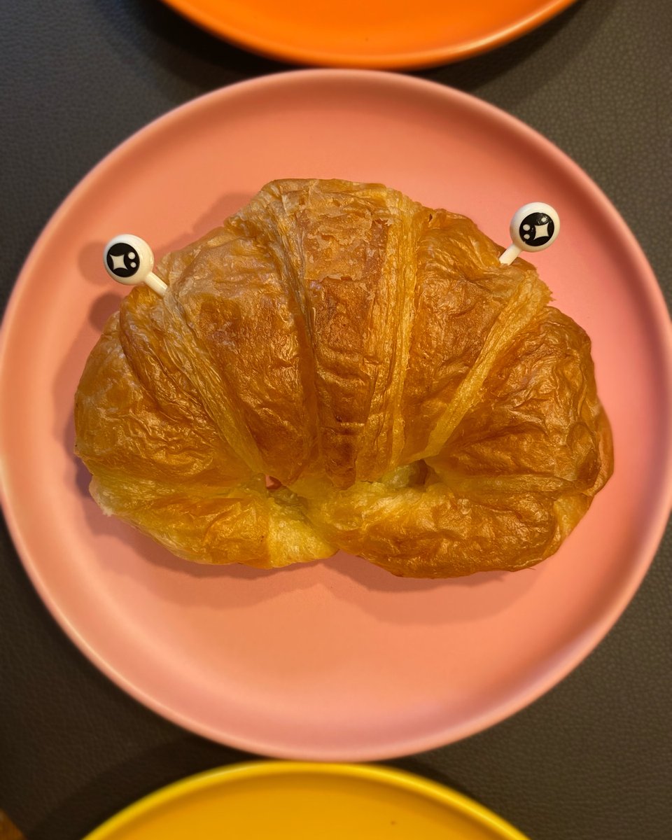 katMaderazo's tweet photo. I’m just a 🥐. I’m not a crab or something. 😆  #breakfast #kidsfood #cutefood #kawaiifood #yummyfood #foodart #creativefood #nomnomnom #foodstyling #loveineverybento #katspiration #bentobykat https://t.co/RgpAhyxowk