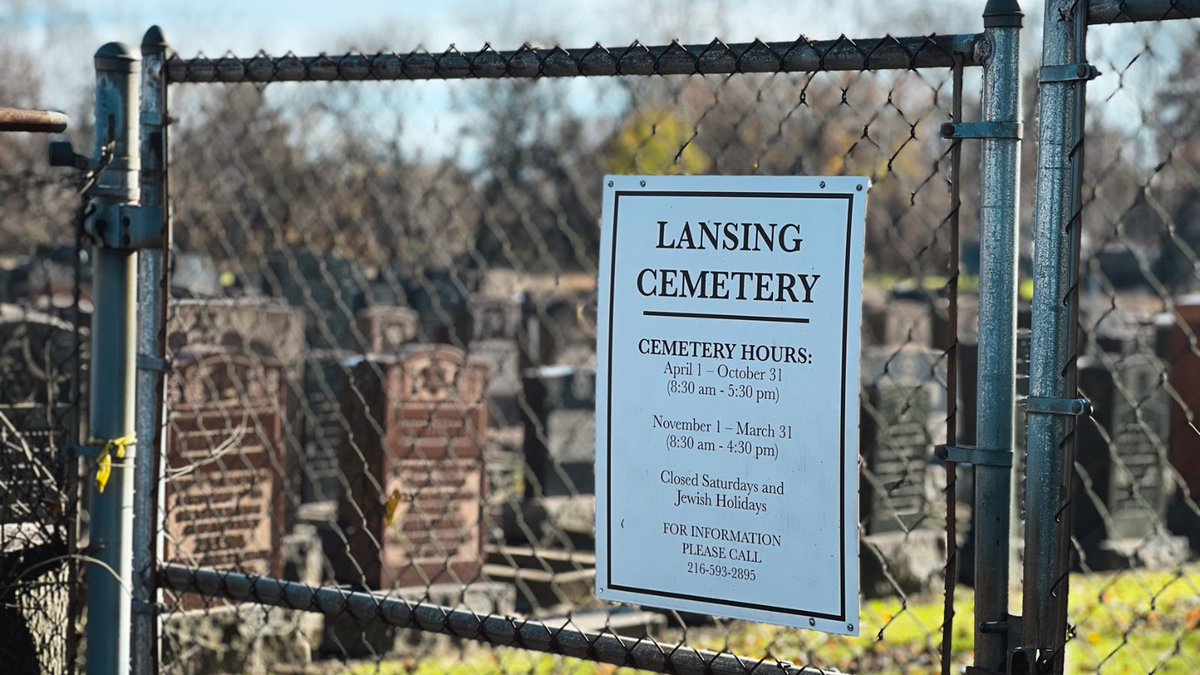 philosproject's tweet photo. Day 7 of #ShineALight in Cleveland, OH📍

➡️ Prayer outside the Lansing Jewish Cemetery

➡️ Visited @MaltzMuseum 

➡️ Afterparty with @Forgeleadership 

Ready to start showing up? Become a Philos Action League member today👇

https://t.co/gsNHhduTDL

#WeResolve #8cities8days https://t.co/B2dHQ4gF8p