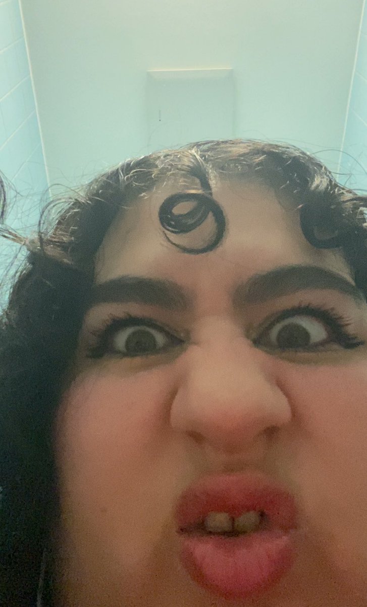 HOTT0G0's tweet photo. i told her to unlock Grimes’ phone and she did this lol https://t.co/2Xpp1orIfd