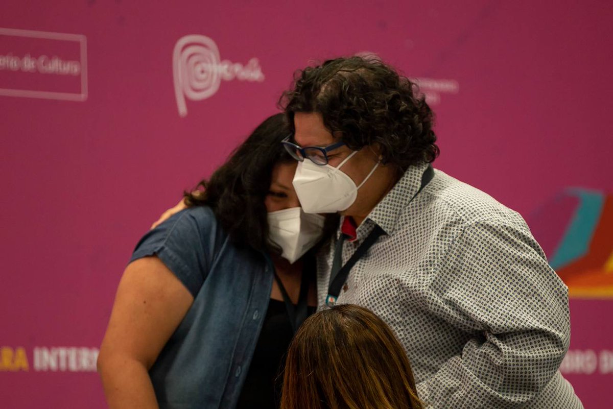 Gracias a Antonio Ramos Revillas por acompañarnos en la premiación "Cartas al autor" que en esta edición se trató de la novela "Salvajes".  ¡Felicidades a todos los alumnos que ganaron es esta edición!