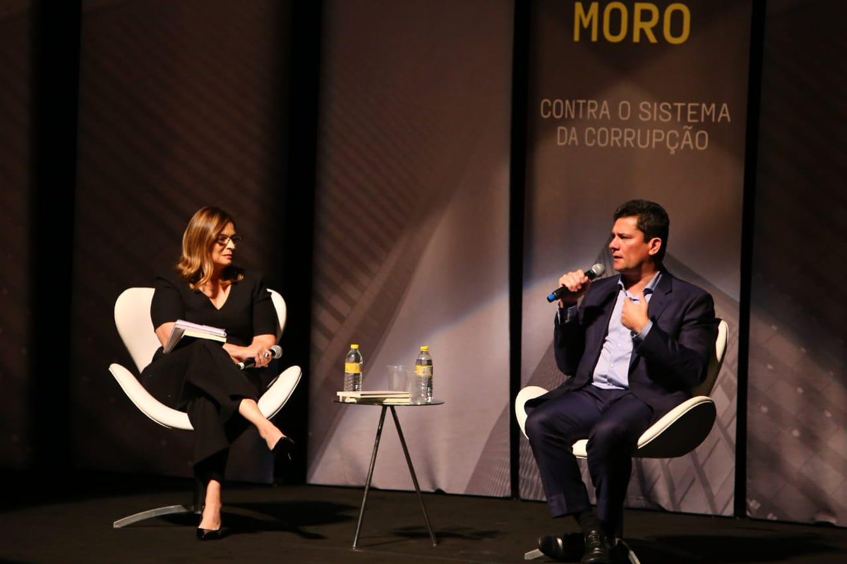 SF_Moro's tweet photo. Obrigado, Recife! Foi muito bom estar com vocês e poder conversar sobre o meu livro “Contra o Sistema da Corrupção”. Até breve! https://t.co/IcjtgP65ju