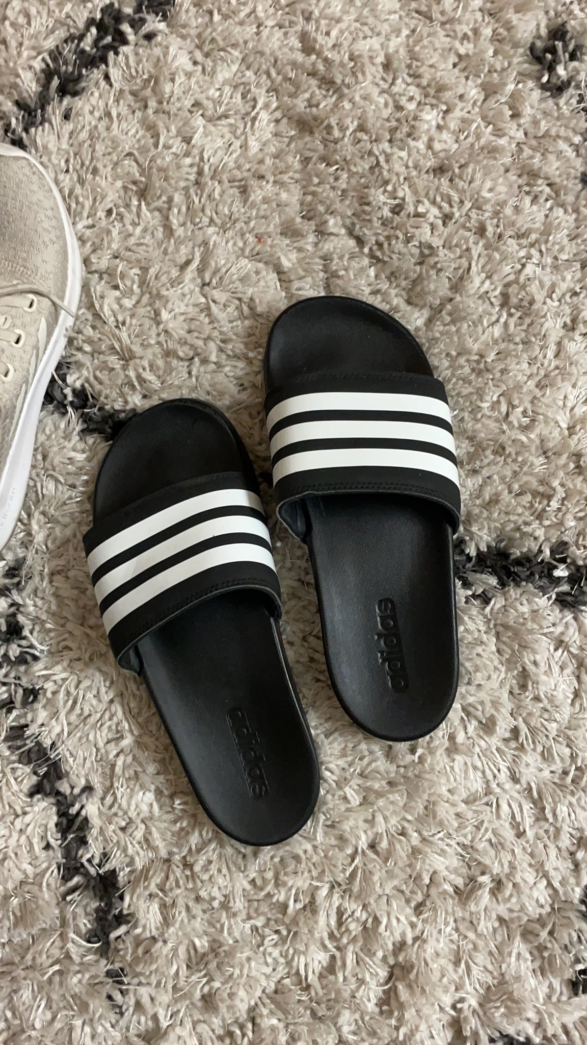 adidas slides women outfit