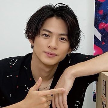 H__sss_29's tweet photo. ベストヘアチェンジ賞 https://t.co/10yhGCS8J1