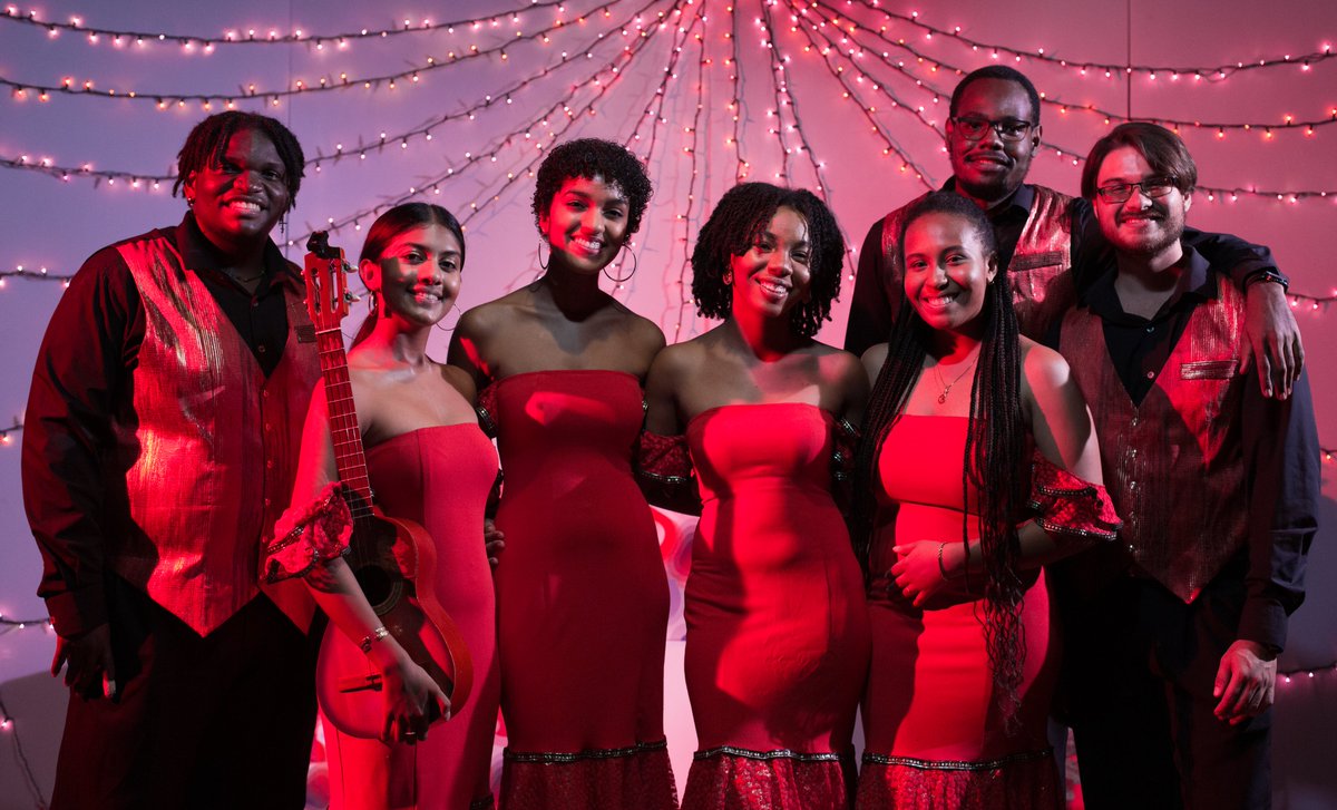 Lightboxtt's tweet photo. Next on The LightBox Christmas Special, La Nueva Experiencia! 🎄
In collaboration with @DigicelTT #DMusicApp https://t.co/i1Rr03iCSj