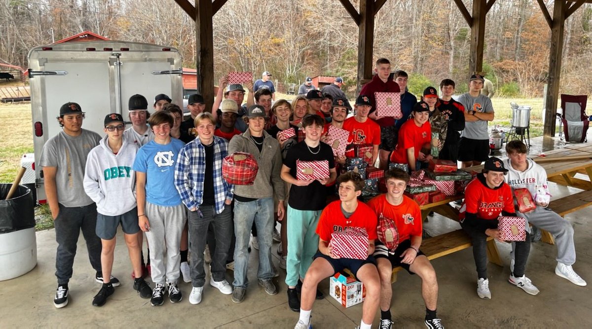 baseballorange's tweet photo. Shout out to our Orange Baseball Family for making our BBQ Dinner Fundraiser a huge success! Players and parents came together yesterday for a day of cooking and gift wrapping. Thank you to everyone in our community who came out for a plate to support these great young men! https://t.co/2wrQuPFTVn