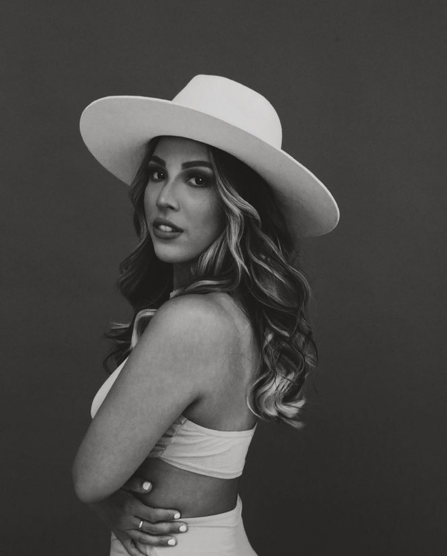 TEXAS NATIVE ‘ <a href="/AshlieghLisset/">Ashliegh Lisset</a> ’ RECORDED A COVER OF CARRIE UNDERWOOD’S ‘FORGET TO REMEMBER ME’ AND FROM THEN ON MUSIC WAS THERAPEUTIC FOR HER. NOW CHATTING WITH US TODAY ALL ABOUT HER NEW SINGLE ‘STOP THE BULLET’ AND MORE. READ IT NOW! musicotfuture.com/2021/12/05/tex… <a href="/PublicityAnchor/">Anchor Publicity</a>