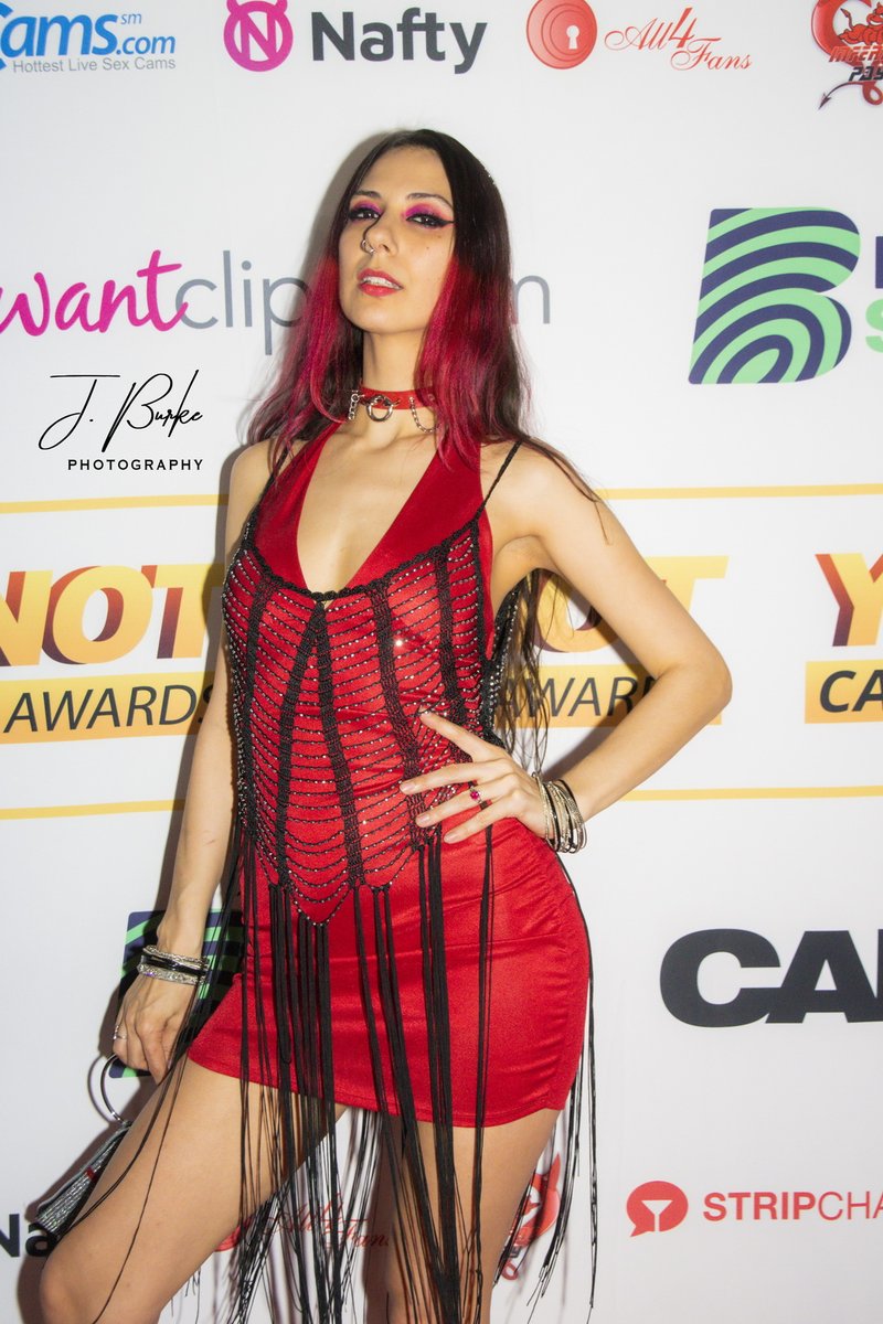 AnnaCherryLive's tweet photo. Reminiscing about @ynot_cam Awards ๐ฅ
Read my diary post on our Hollywood trip, #TableTopless prom and see more red carpet pictures from that night! https://t.co/K16s8z8182 (subscribe for full access) https://t.co/aJpqV3yrxz