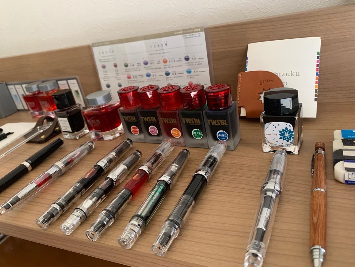 50smonkey's tweet photo. pilotエラボー&竹炭
Platinum忍野&シクラメンピンク
Diamond&會芳紅
Diamond mini&枕霞紫
ECO&稻香桔
VACmini&櫳翠緑
ECO-T&田園藍
Sailorプロギア&ancora12月
#pilotelabo #sailorprogear #twsbi #platinum3776oshino #iroshizuku #twsbiink #mixableink #ancora #万年筆好きな人と繋がりたい https://t.co/pXeg2cC1Fk
