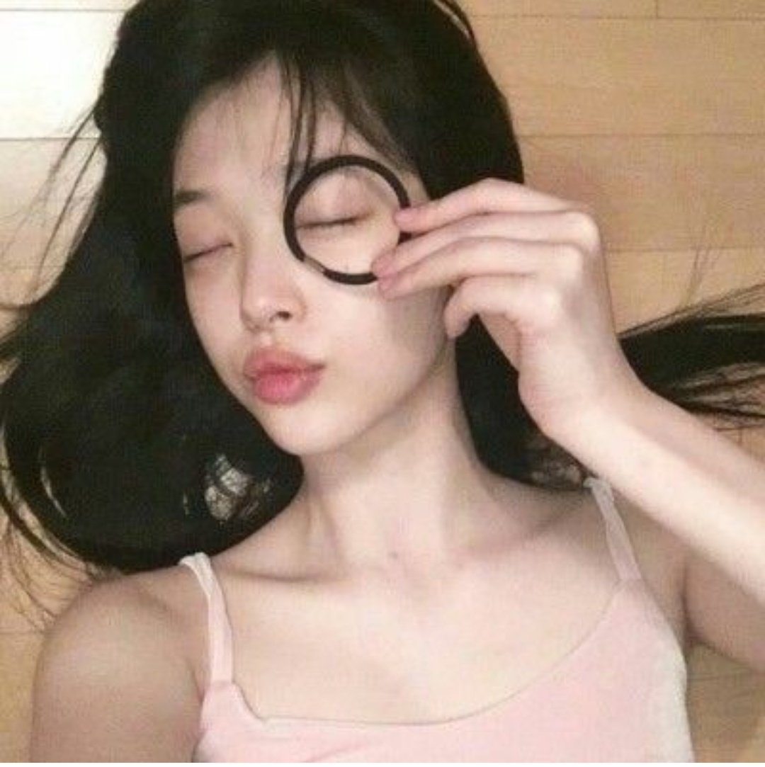 Sulliconejito_'s tweet photo. Que no quiera escuchar on the moon, Doroty o Goblin en la primera cita junto a él mar de noche y tomando jugo de arándanos con  pastel/torta red velvet  🚩🚩🚩🚩 #Sulli #streamgoblin https://t.co/EdjcIMLMlP