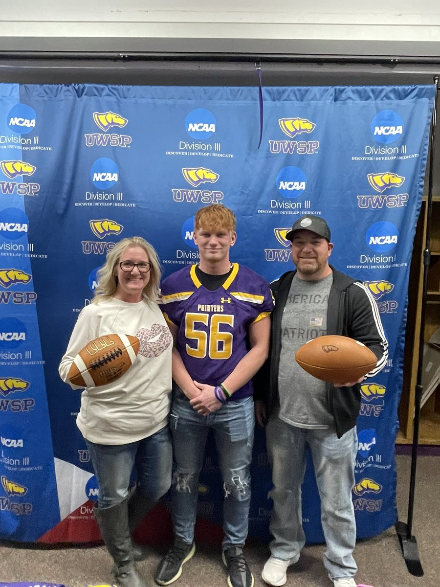 DrakeFortson's tweet photo. After a great visit and conversation with @CoachBreitbach I am blessed to say I have received an offer from UW- Stevens Point!! @ryansayre23 @UWSPfootball https://t.co/F9YriyO9cO