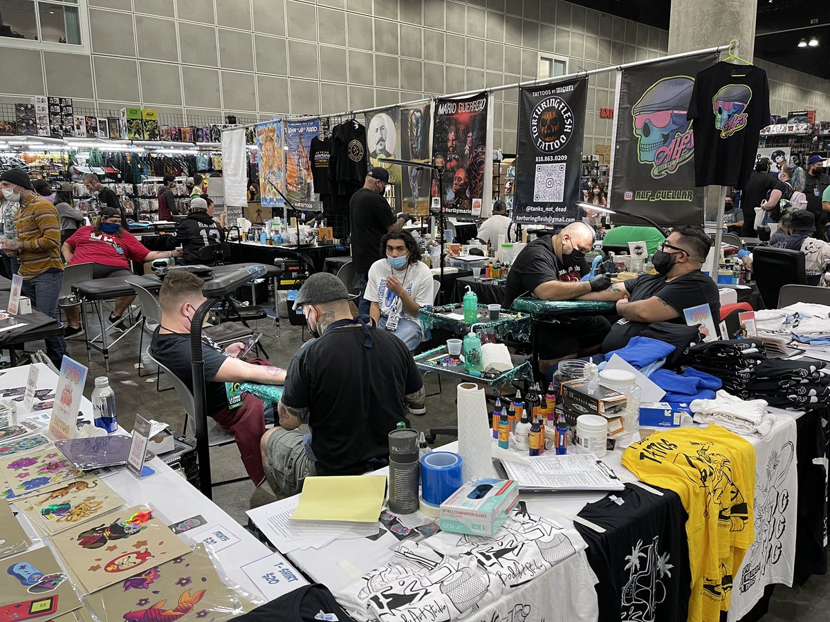 ThatsITLA's tweet photo. Get a tattoo while you are at #LAComicCon @SanitySpace #ltattoo #comics #tattooart #art https://t.co/rSArtnMgOE